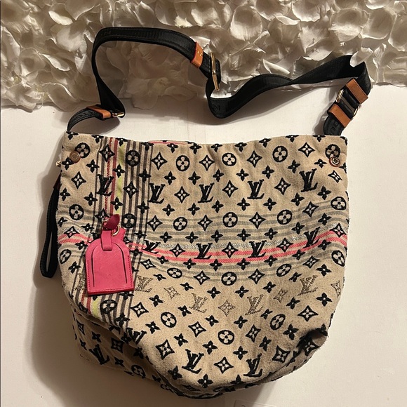 Louis Vuitton Handbags - Stylish Beige and Pink Designer Shoulder Bag